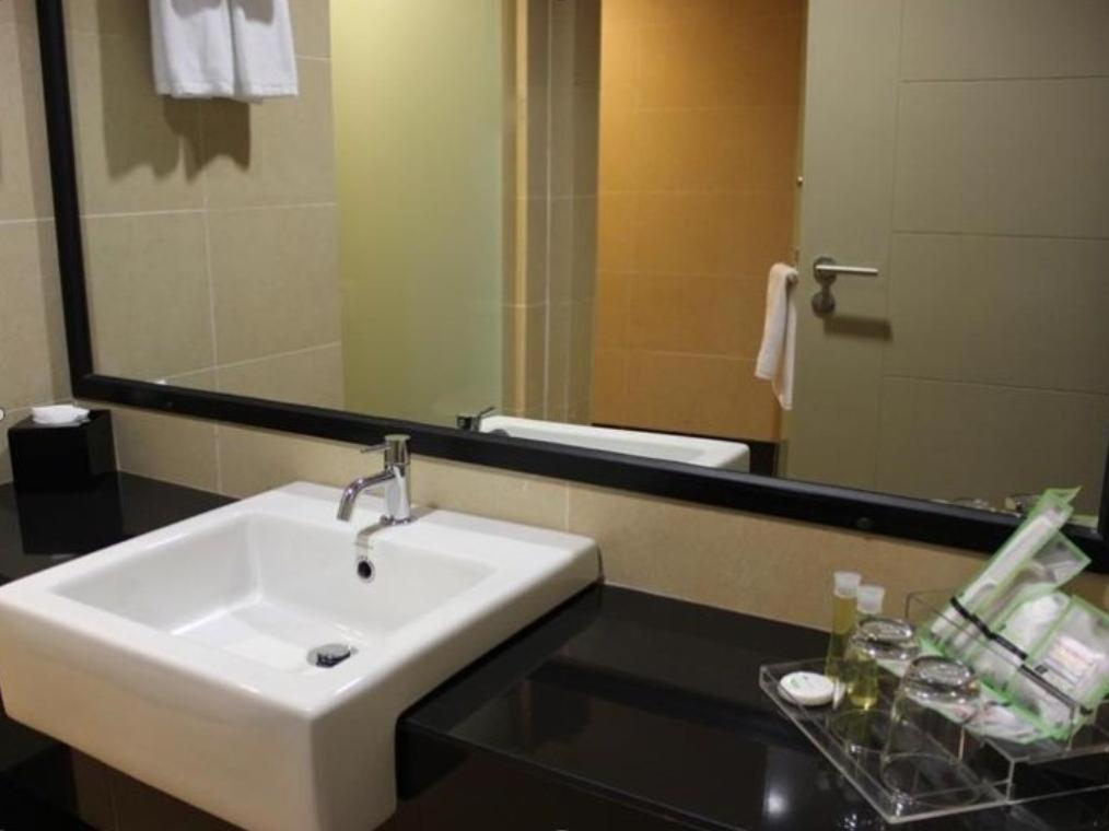 Raia Hotel & Convention Centre Terengganu Kuala Terengganu Buitenkant foto