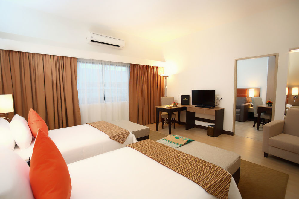 Raia Hotel & Convention Centre Terengganu Kuala Terengganu Buitenkant foto